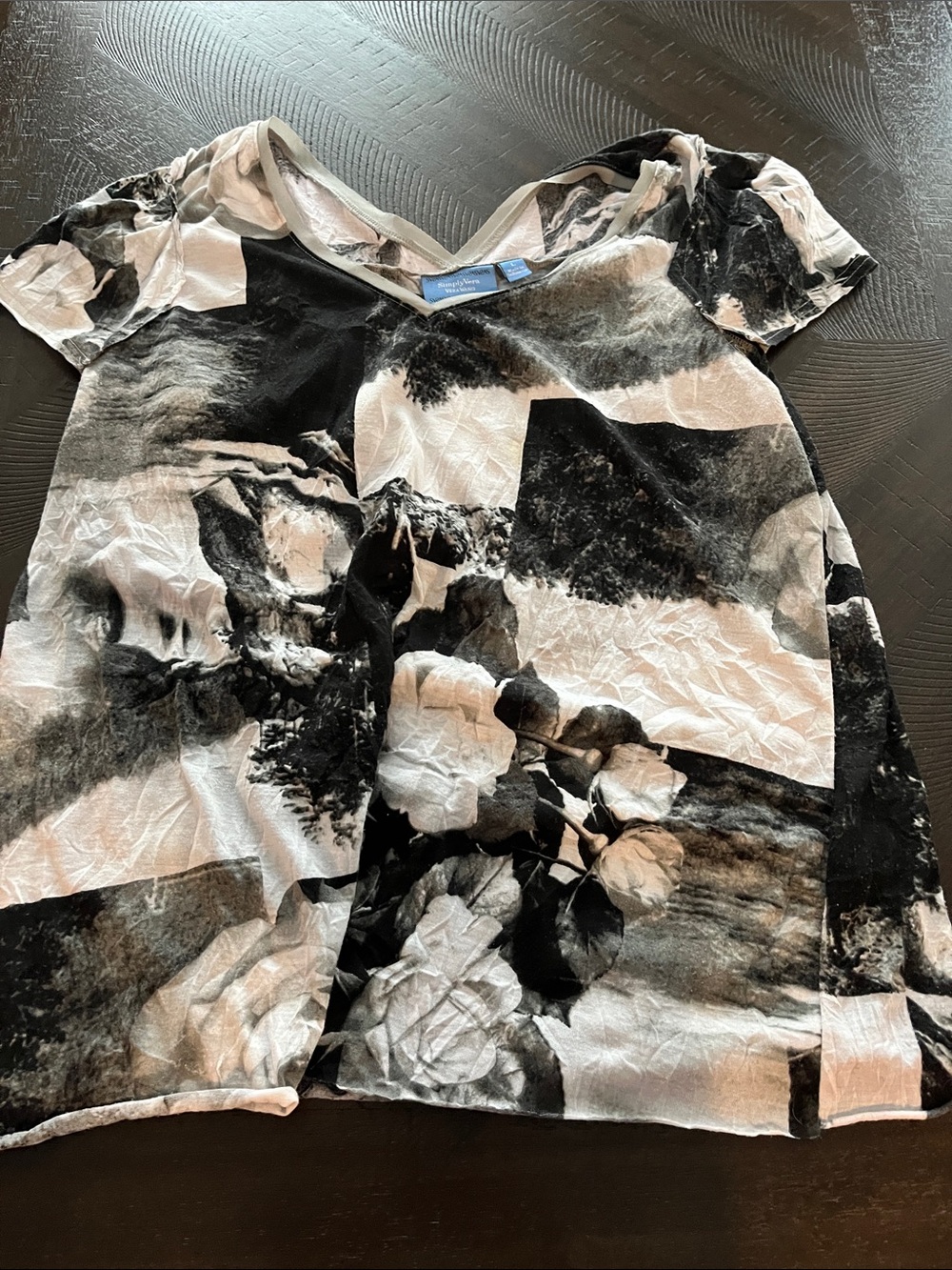 Black & White Floral Print Women's Top - Classic Casual